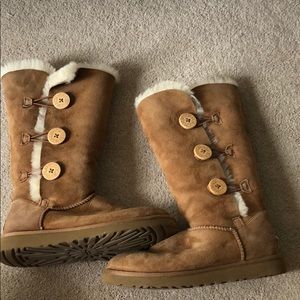 TALL CHESTNUT BAILEY BUTTON TRIPLETT UGGS